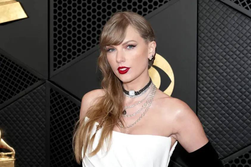 Taylor Swift Becomes the World's Richest Artist!